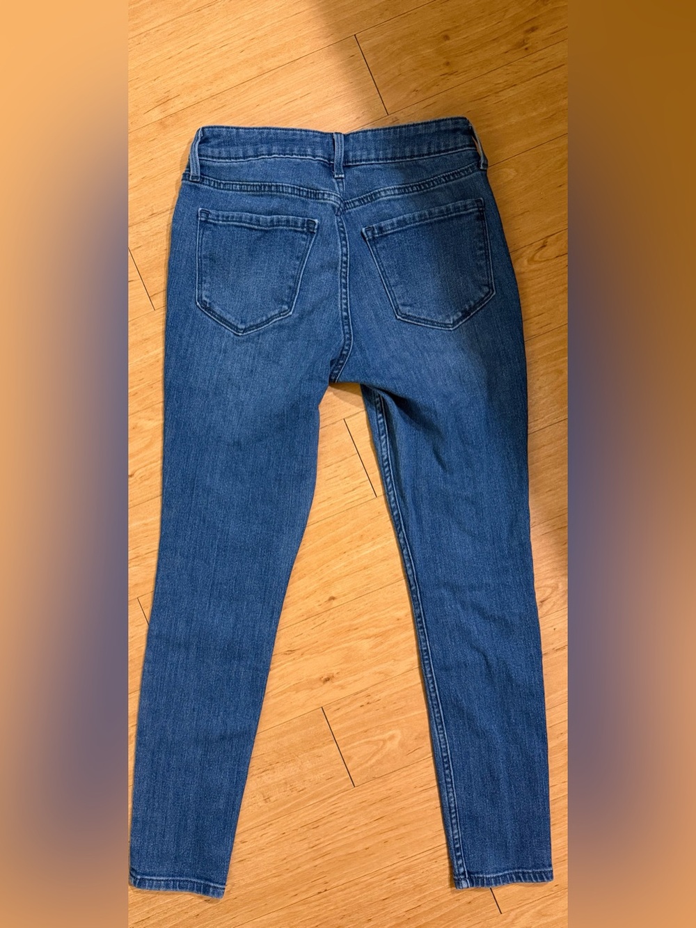 Old Navy High-Waisted Wow Super-Skinny Jeans - Picture 2 of 3